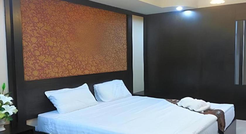 Le Parc Wangnang Hotel Phitsanulok Exterior photo