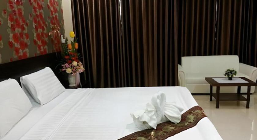 Le Parc Wangnang Hotel Phitsanulok Exterior photo